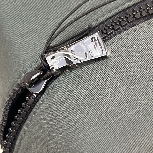 NWT Coach Fragrance Green Toiletry Pouch, Cosmetics Bag, Makeup Bag, Travel Bag - Picture 7 of 12